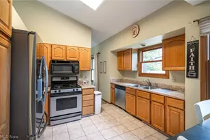 632 Bayberry Rd, Lorain, OH 44053 - Photo 4