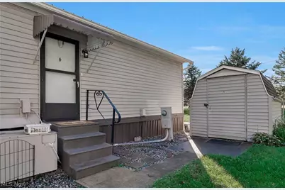 131 Hickory Circle, Elyria, OH 44035 - Photo 4