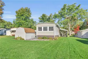 131 Hickory Cir, Elyria, OH 44035 - Photo 8