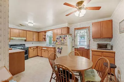 17829 Dillewood Road, Loveland, OH 44119 - Photo 8