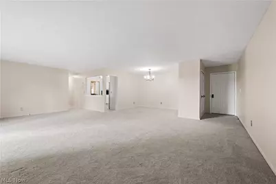 550 Tollis Parkway #307, Grandview Heights, OH 44147 - Photo 4
