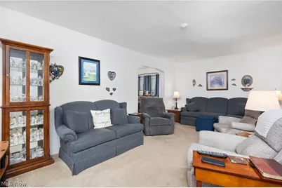 343 Kathron Avenue, Cuyahoga Falls, OH 44221 - Photo 4
