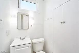 305 4th St NW, Barberton, OH 44203 - Photo 8