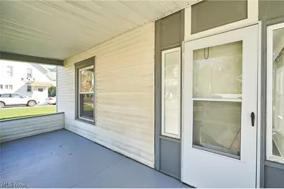 305 4th Street NW, Barberton, OH 44203 - Photo 2