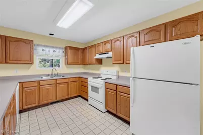 504 Heather Woods Drive, Elyria, OH 44035 - Photo 8