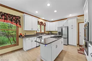 8519 Windsor Way, Grandview Heights, OH 44147 - Photo 10