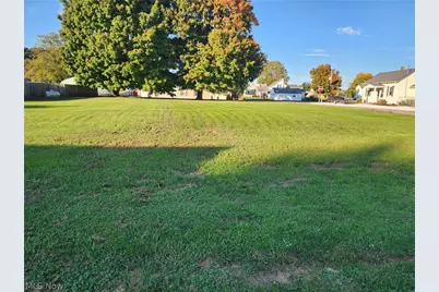 117 Canal Street E, Coshocton, OH 43812 - Photo 2