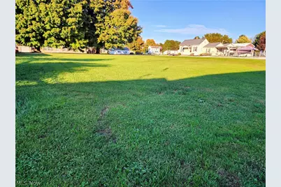 117 Canal Street E, Coshocton, OH 43812 - Photo 1