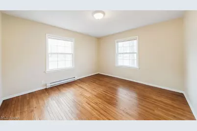 19208 Chagrin, Huber Heights, OH 44122 - Photo 8