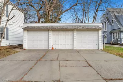 19208 Chagrin, Huber Heights, OH 44122 - Photo 24