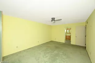 879 Hampton Ridge Dr, Akron, OH 44313 - Photo 20