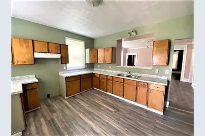 548 Woodlawn Avenue, Zanesville, OH 43701 - Photo 2
