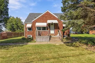 2459 Georgetown Rd NE, Canton, OH 44704 - Photo 2