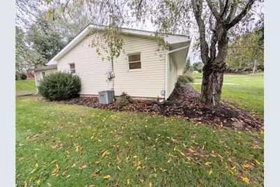 270 E Highland Drive, Zanesville, OH 43701 - Photo 6