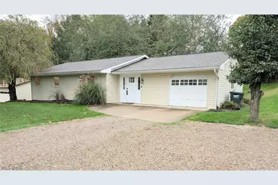 270 E Highland Drive, Zanesville, OH 43701 - Photo 2