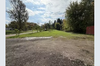 307 Ruggles Avenue SE, Canton, OH 44707 - Photo 2