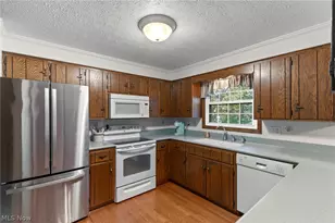 5727 Eastview St, Louisville, OH 44641 - Photo 12