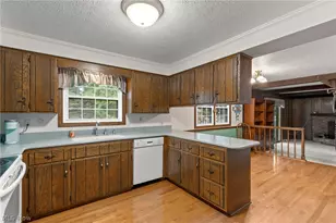5727 Eastview St, Louisville, OH 44641 - Photo 14