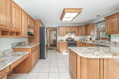 215 Cheltenham Lane, Munroe Falls, OH 44262 - Photo 12