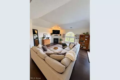 8609 Scenicview Drive #201, Grandview Heights, OH 44147 - Photo 2