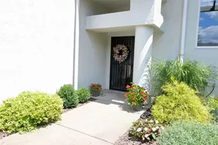 1104 Courtyard Sq, Zanesville, OH 43701 - Photo 2