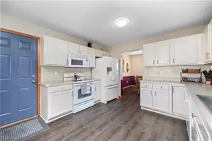 3950 Martin's Run Dr, Lorain, OH 44053 - Photo 10