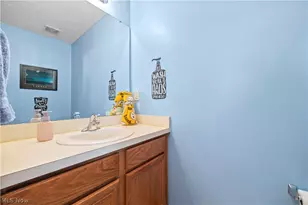 3950 Martin's Run Dr, Lorain, OH 44053 - Photo 24