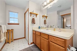 3950 Martin's Run Dr, Lorain, OH 44053 - Photo 30