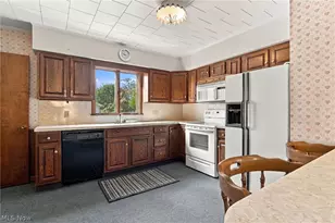 304 Commonwealth Ave NE, Massillon, OH 44646 - Photo 14