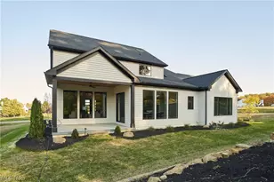 496 Cypress Point Dr, Fairlawn, OH 44333 - Photo 2