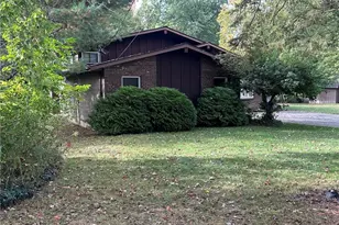 572 Buckeye Dr, Sheffield Lake, OH 44054 - Photo 2