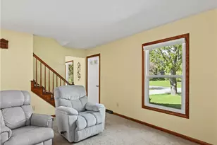 322 Rivermoor Dr, Mogadore, OH 44260 - Photo 4