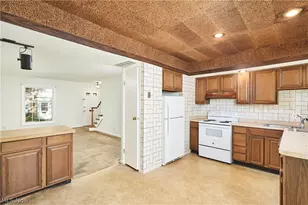 76 Menlo Park Dr, Akron, OH 44313 - Photo 6