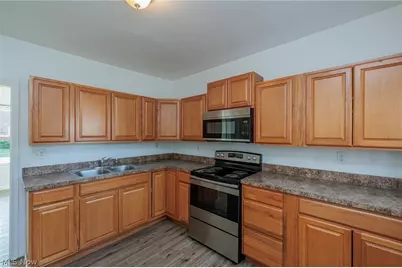655 E Erie Avenue, Lorain, OH 44052 - Photo 16