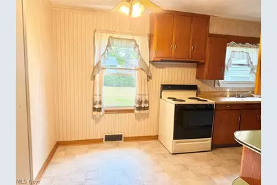 139 S Moravian Avenue, Gnadenhutten, OH 44629 - Photo 12