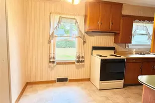 139 S Moravian Ave, Gnadenhutten, OH 44629 - Photo 12