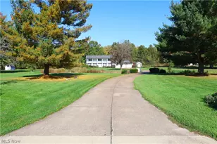 108 Country Pl, Grafton, OH 44044 - Photo 2
