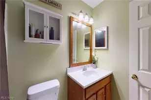 8785 Eastbrook Cir, Chagrin Falls, OH 44023 - Photo 18