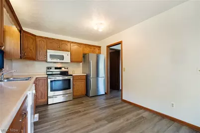 1301 Greenridge Drive NE, Massillon, OH 44646 - Photo 8