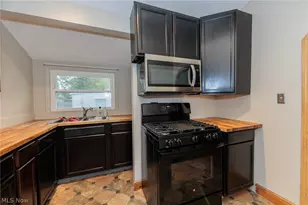 916 West Dr, Sheffield Lake, OH 44054 - Photo 10