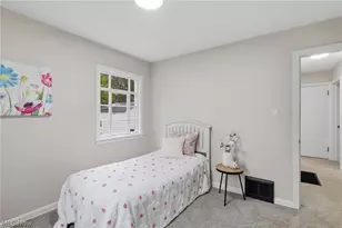 1055 Seward Ave, Akron, OH 44320 - Photo 12