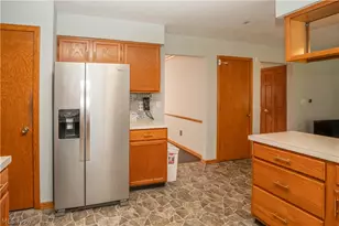 498 Herbert Rd, Akron, OH 44312 - Photo 16