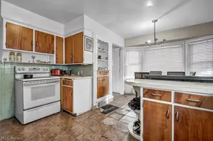 1060 Frederick Blvd, Akron, OH 44320 - Photo 10