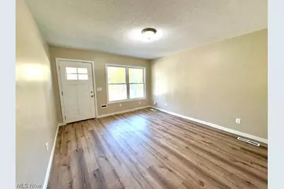 2193 33rd Street E, Loveland, OH 44115 - Photo 2