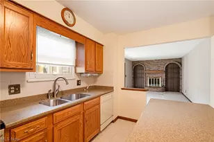 3317 Cherrywood Dr, Barberton, OH 44203 - Photo 16
