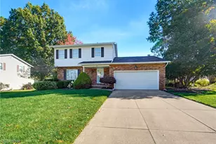 3317 Cherrywood Dr, Barberton, OH 44203 - Photo 2