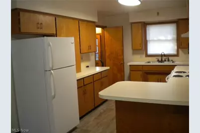 292 E Cassell Avenue, Barberton, OH 44203 - Photo 8