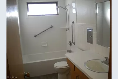 292 E Cassell Avenue, Barberton, OH 44203 - Photo 6