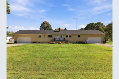 6904 Atlantic Boulevard NE, Louisville, OH 44641 - Photo 1
