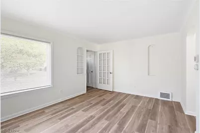 16220 Throckley Avenue, Loveland, OH 44128 - Photo 8